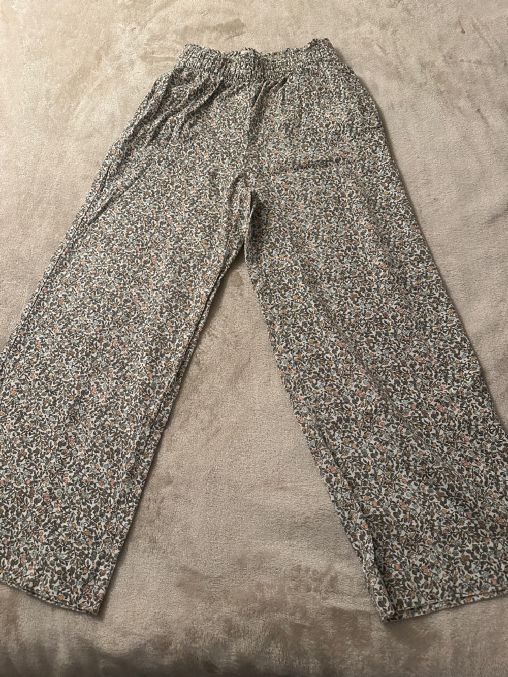 Abercrombie & Fitch Small Floral Print Lounge Pants - Ivory with Pastel Accents